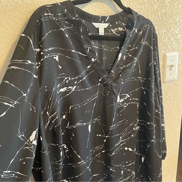 Boutique- Plus Size Black and White Marble Vein Paint Splatter Look Blouse, 2X - Picture 7 of 10